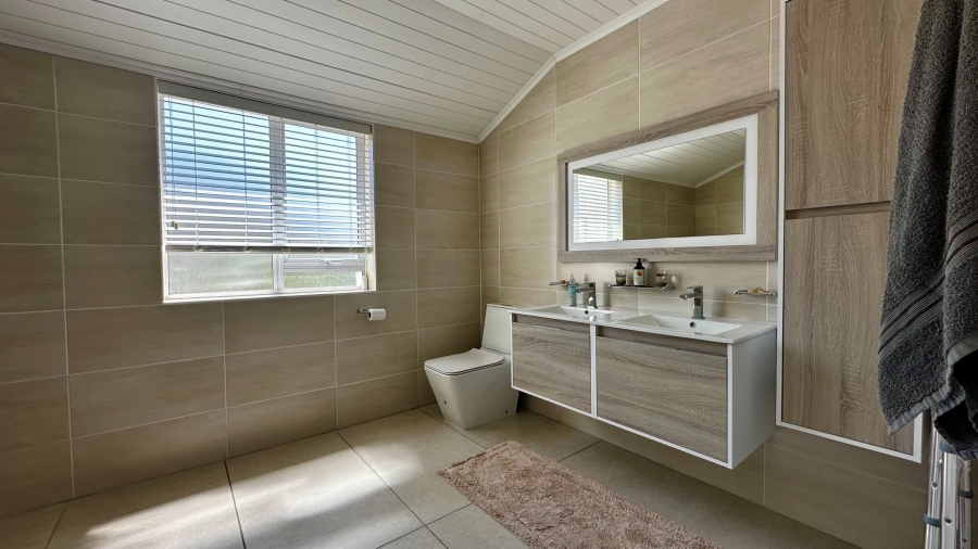 5 Bedroom Property for Sale in Rooi Els Western Cape